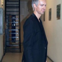 Марк Тишман в образе Эроса Рамазотти
