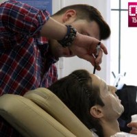 Марк Тишман в образе Эроса Рамазотти