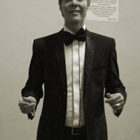 Марк Тишман в образе певца Фрэнка Синатры