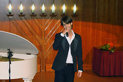 Певец и композитор Марк Тишман на концерте в МЕОЦе, 12 декабря 2009 года. Фото ezhik